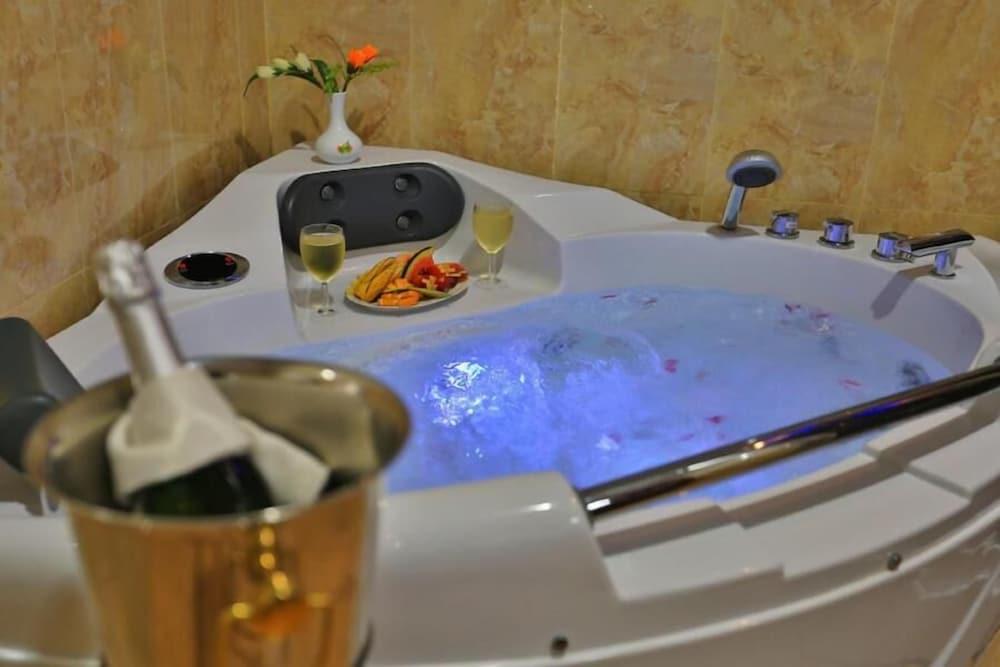 רטנאפורה Centauria Hill Resort מראה חיצוני תמונה