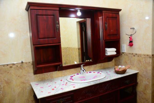 רטנאפורה Centauria Hill Resort מראה חיצוני תמונה