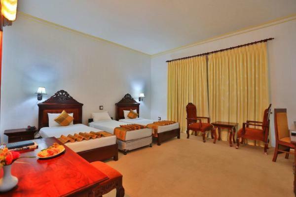 רטנאפורה Centauria Hill Resort מראה חיצוני תמונה