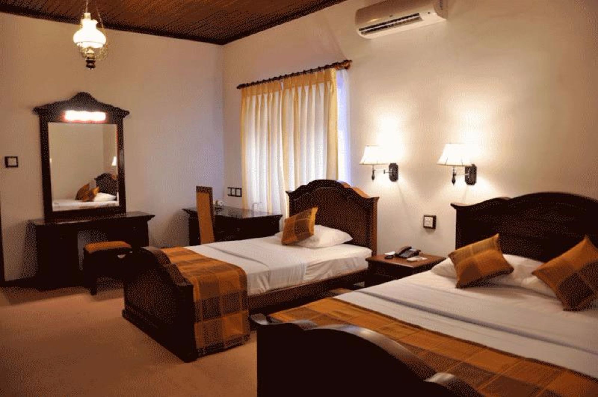 רטנאפורה Centauria Hill Resort מראה חיצוני תמונה