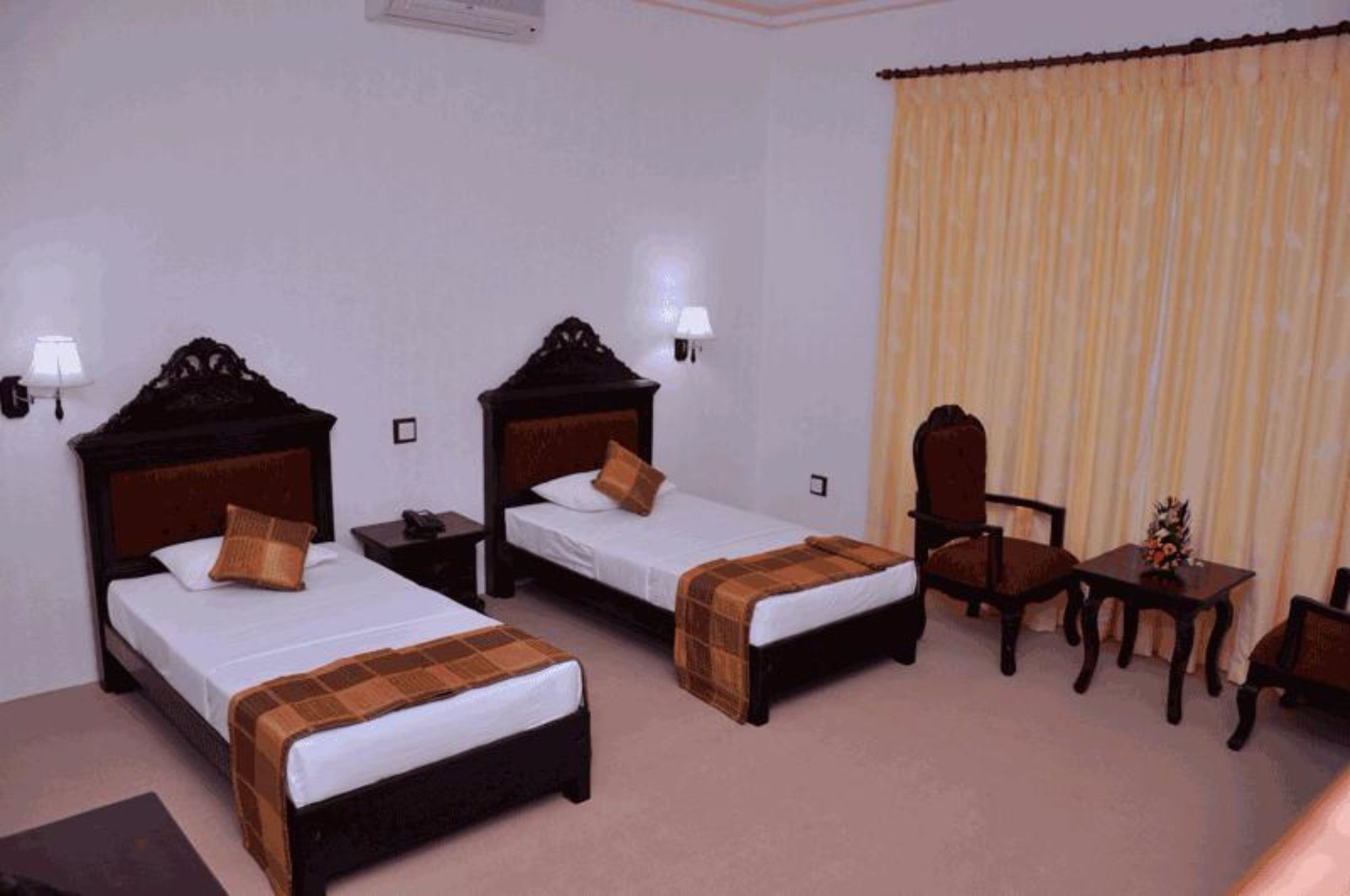 רטנאפורה Centauria Hill Resort מראה חיצוני תמונה